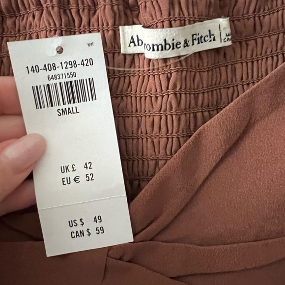 Abercrombie flutter sleeve blouse - Picture 2 of 2